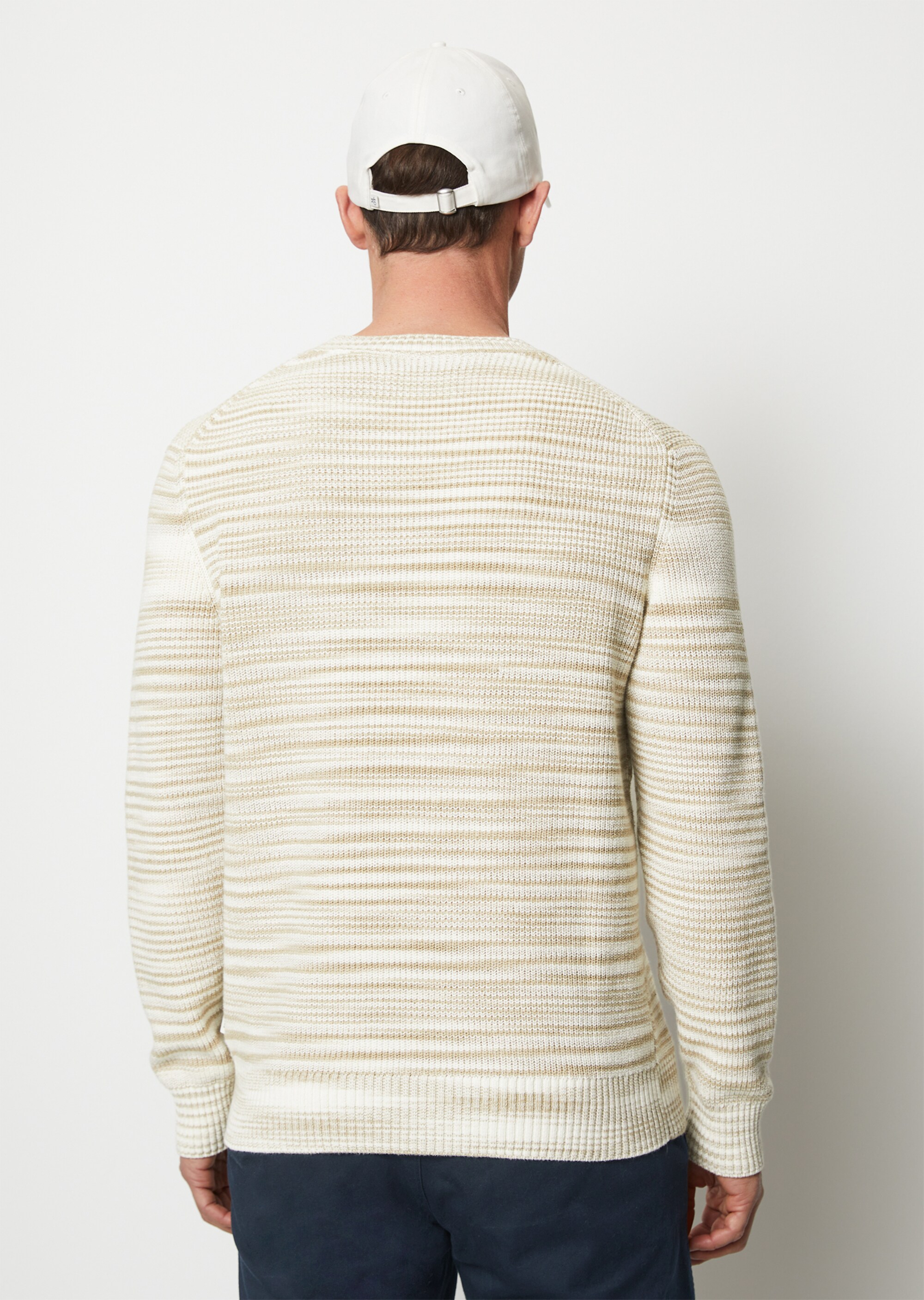 Pullover regular mit unregelmäßigen Bi-Color-Streifen