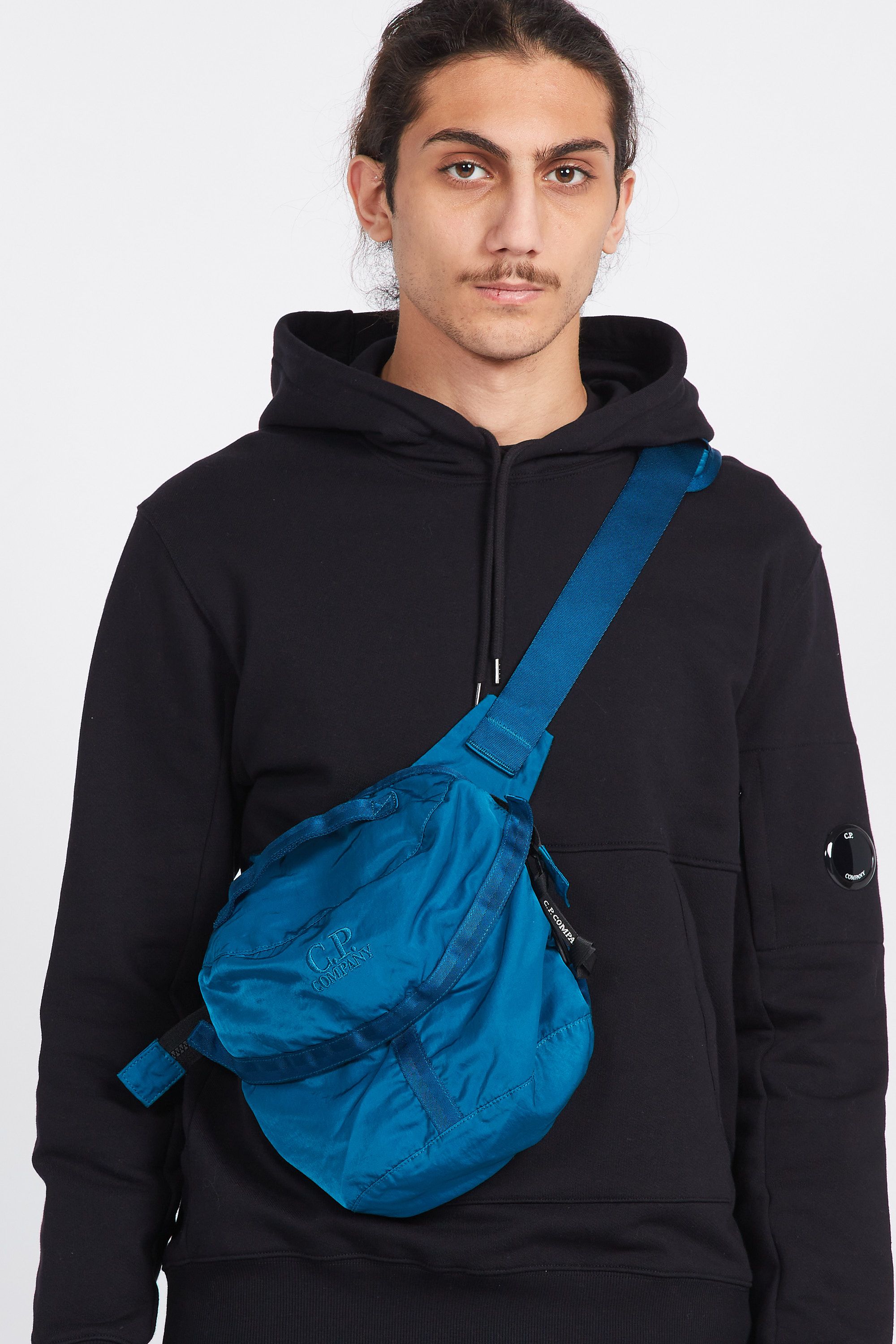 C.P. COMPANY Banane NYLON B SHOULDER POUCH Bleu