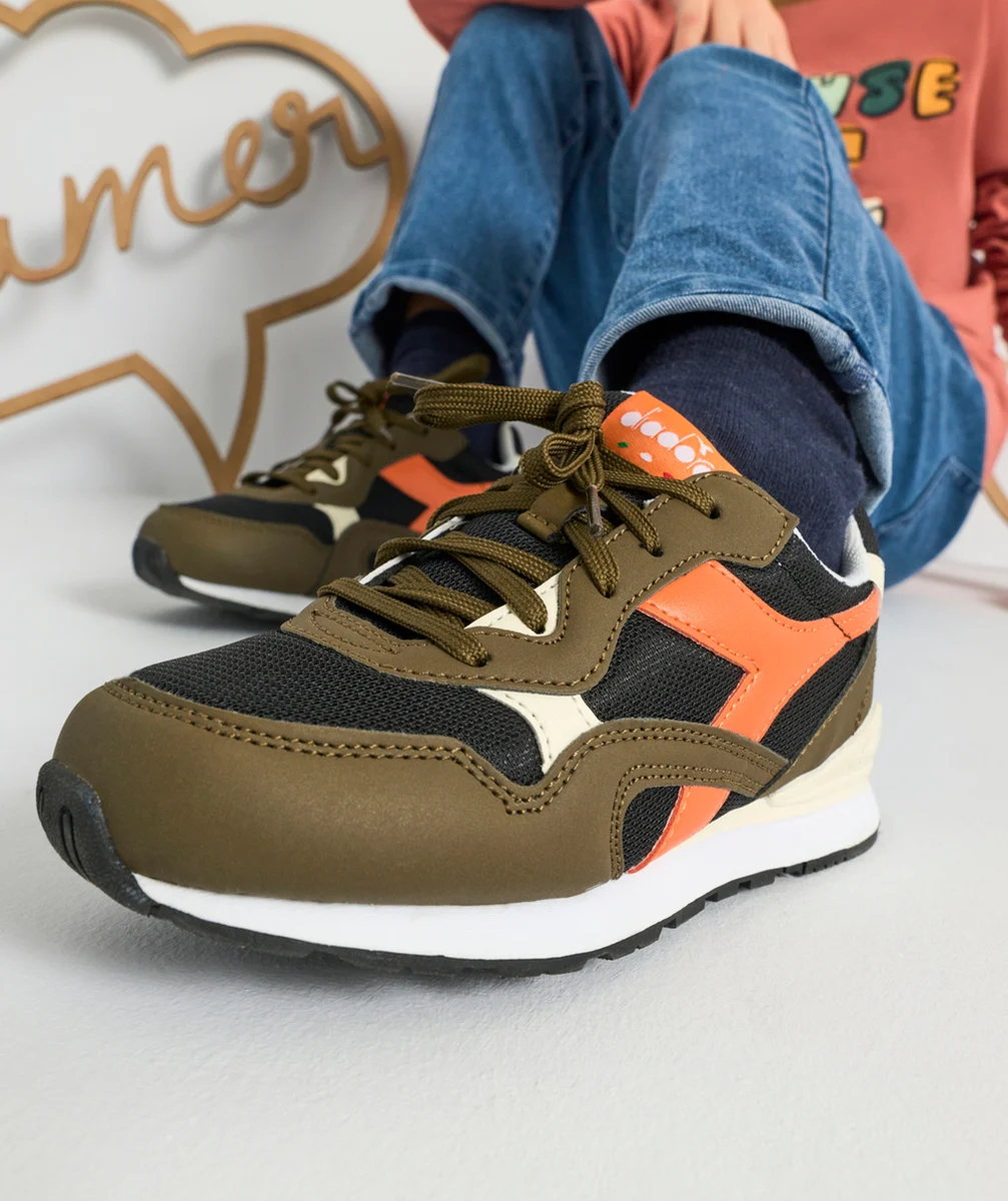 DIADORABASKET GARÇON KAKI ET ORANGE AVEC LACET