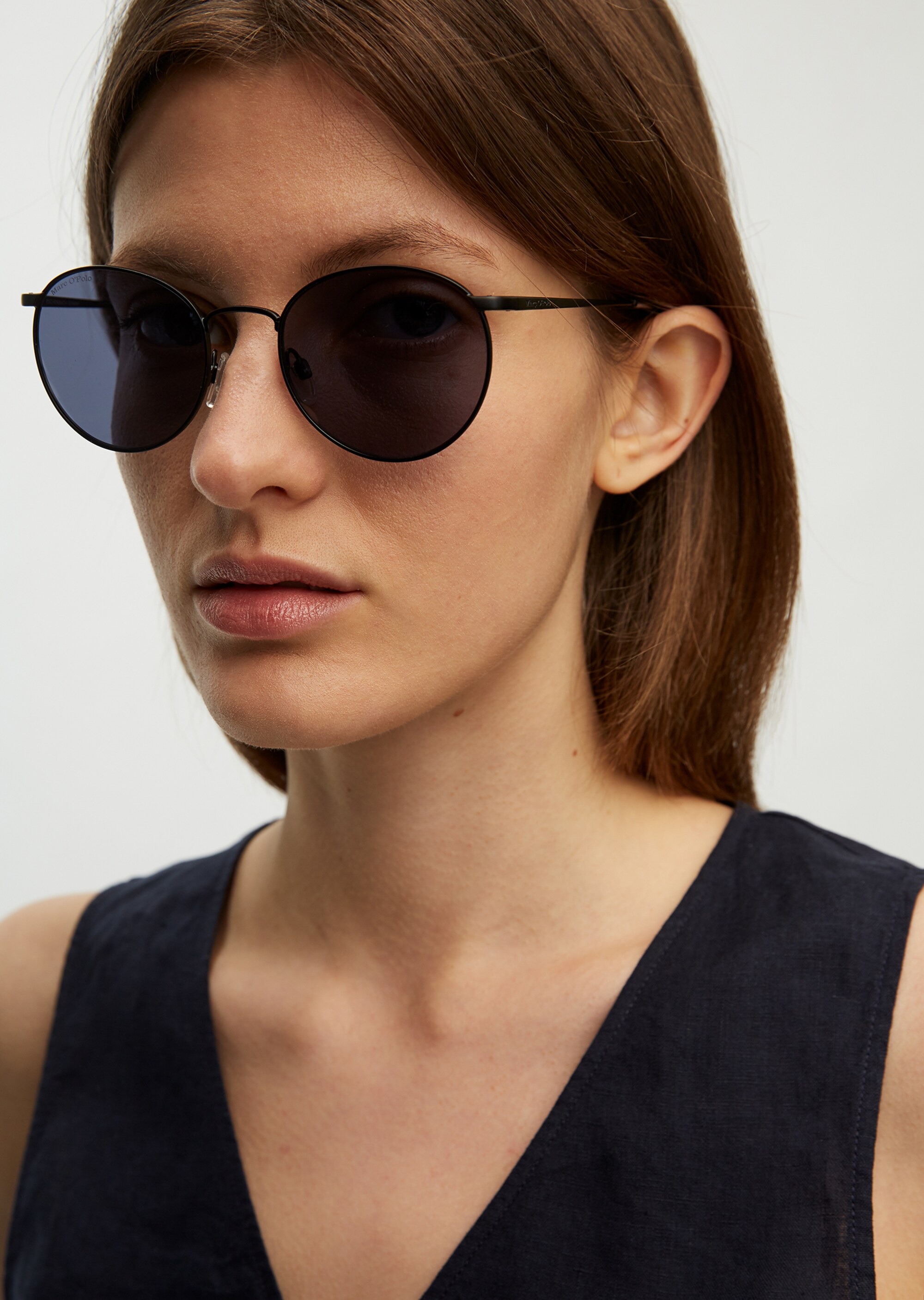 Unisex-Sonnenbrille mit filigranem Metall-Rahmen