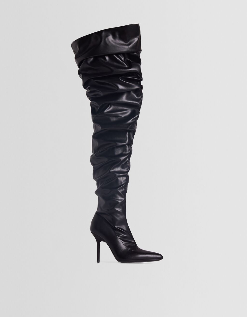 Botas de cano alto folgadas da Generation Bershka com salto agulha.