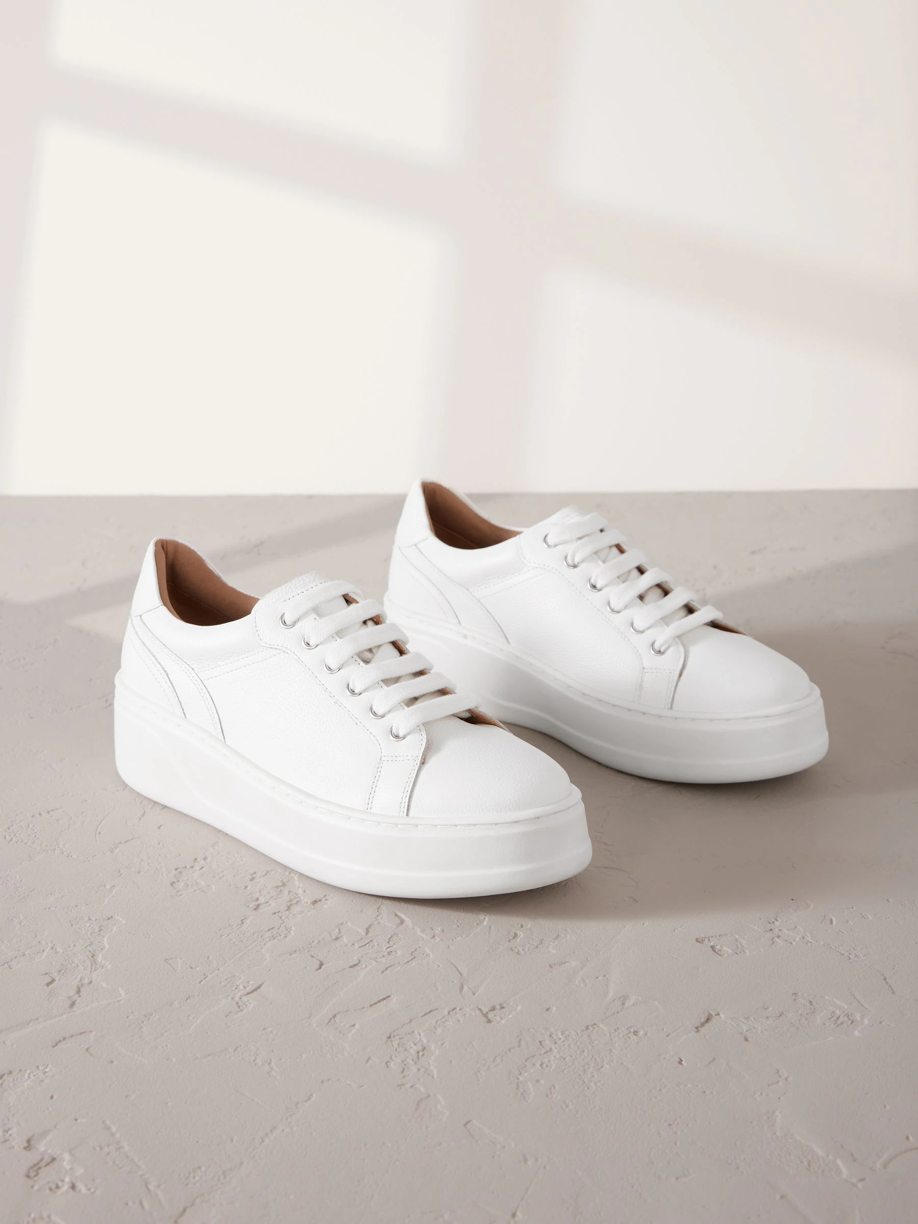 Wit - Signature premium leren sneakers met veters en grove sleehak