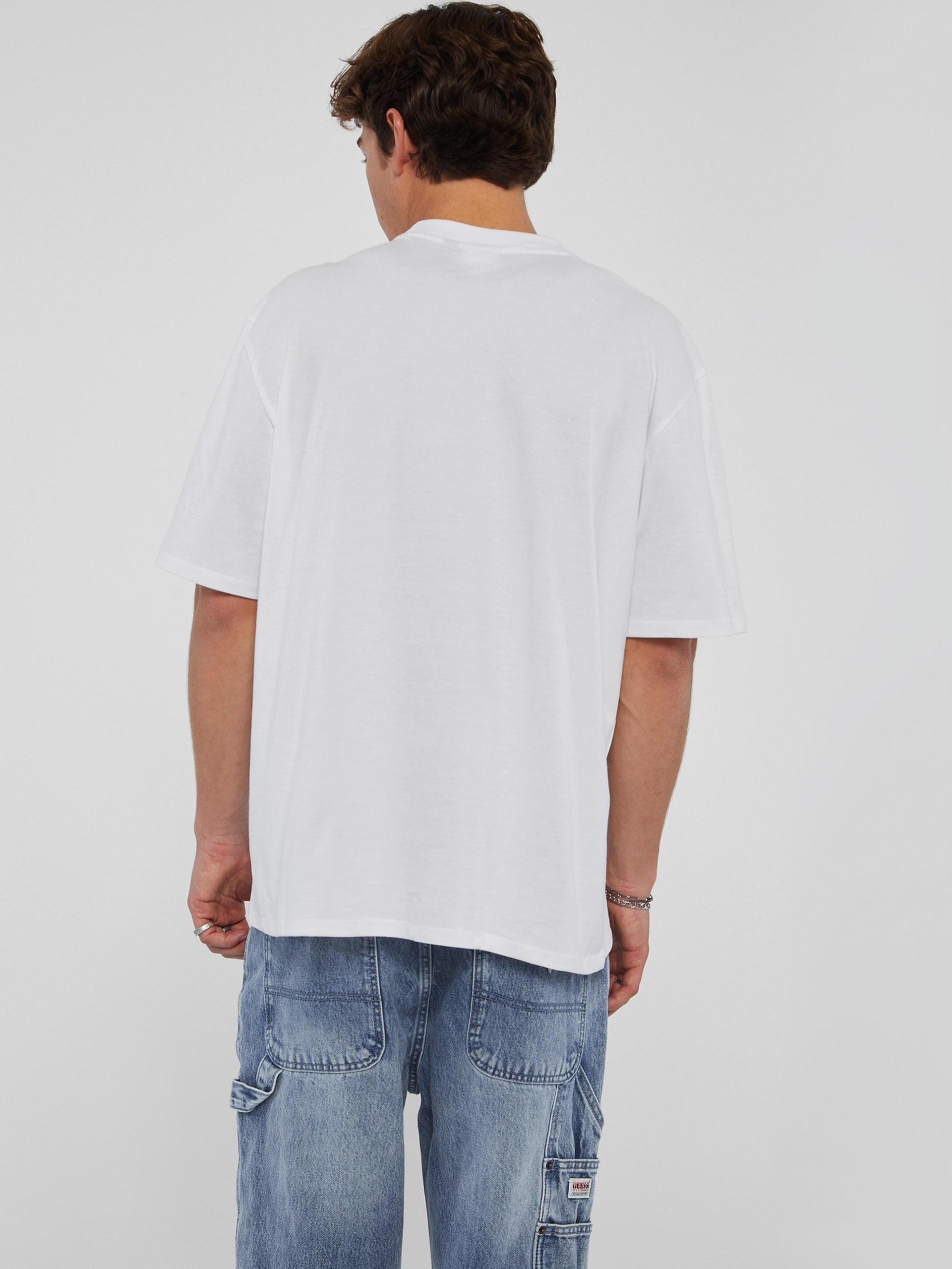 Camiseta GUESS Originals com Etiqueta Ecológica