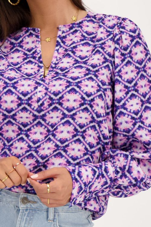 Blauwe blouse met roze print