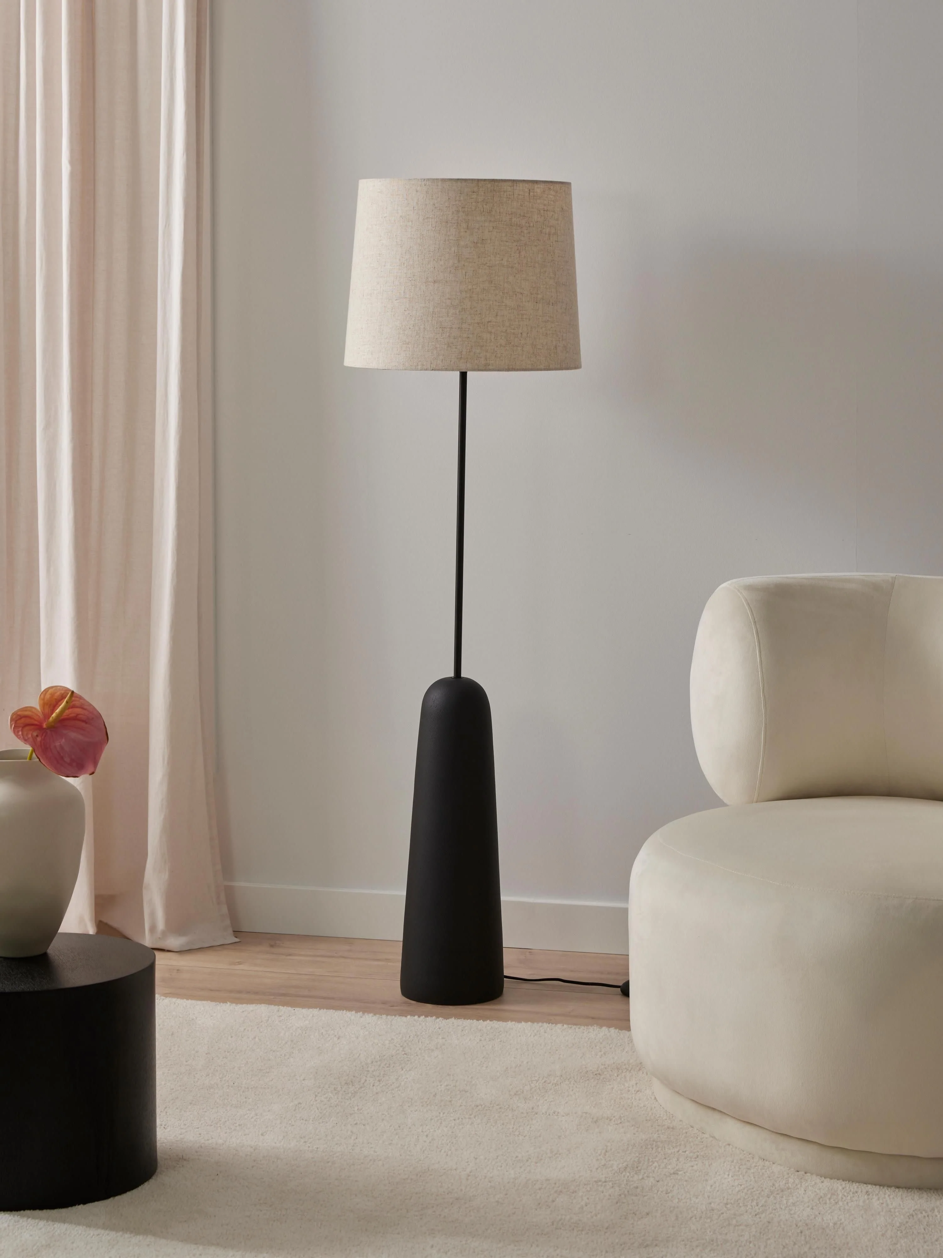Vloerlamp Kaya met betonnen voet