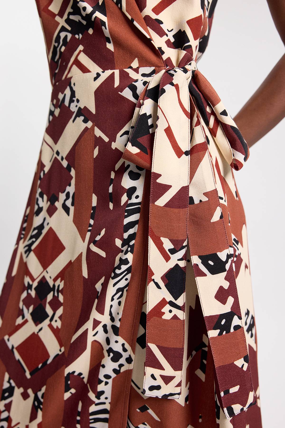 KarenMillen Robe Mi-longue En Crêpe De Viscose À Imprimé Abstrait Et Col Licou