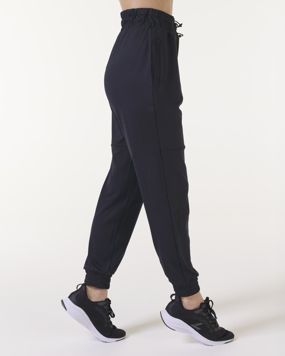 LEVITY Reform Joggers Black
