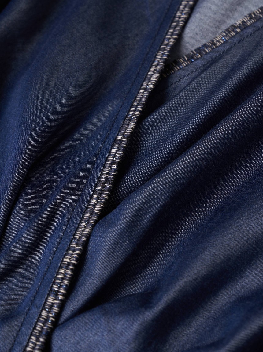 Vestido midi cruzado em denim
