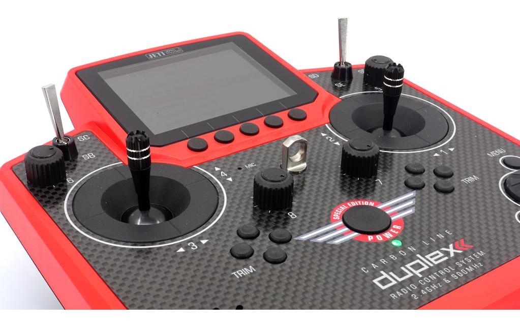 Fernsteuerung Duplex DS-12 Carbon Red 2023 + R9 Empfänger<br>Handlicher Jeti Duplex 2.4 GHz Sender in «Special Edition 2023» Ausführung