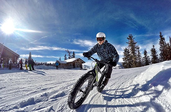 Fatbike-Downhill auf Schnee