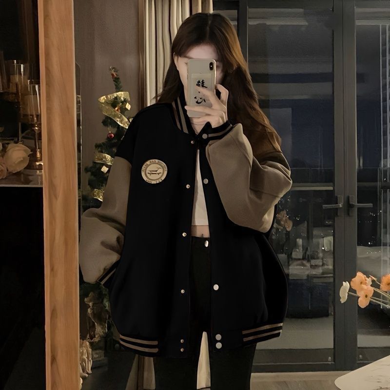 PERKARP - Oversized enkelrijs baseballjack met geborduurde letters en raglanmouwen