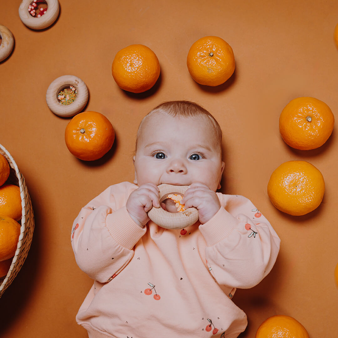 Petit boum bijtring en rammelaar donut - druiven