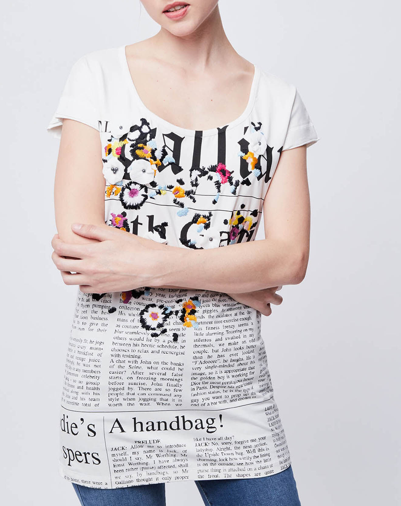 John Galliano T-Shirt imprimé Gazette et fleurs blanc cassé/multicolore
