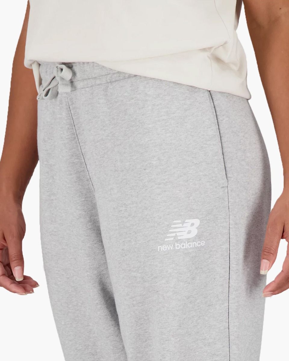 New Balance Essentials Stacked Logo Sweatpant WP31516AG Dames Joggingbroek