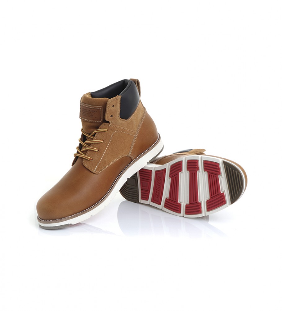 Botas Levi's Jax Plus em couro cor camelo