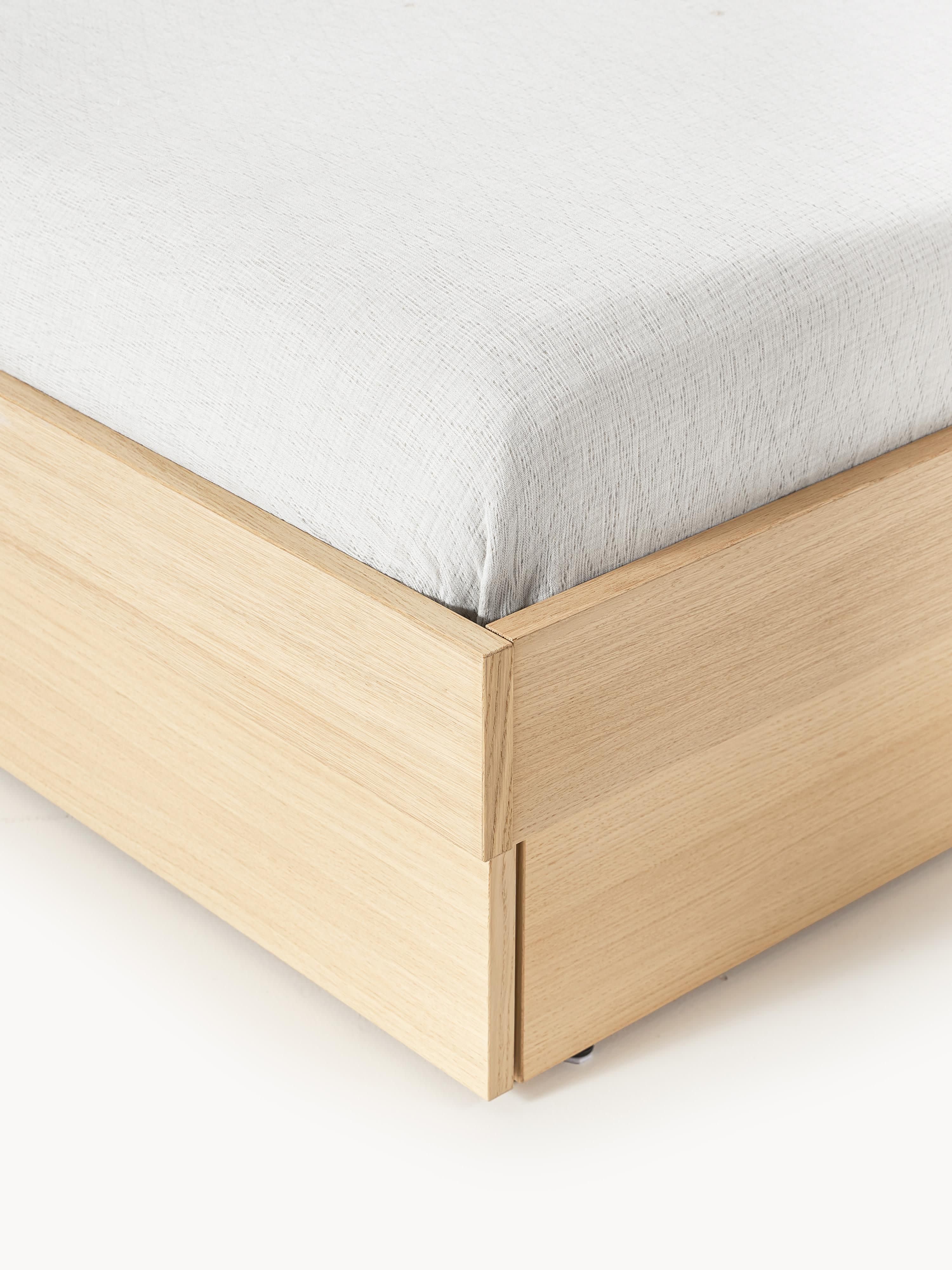 Houten bed Nanto met lades en hoofdeinde