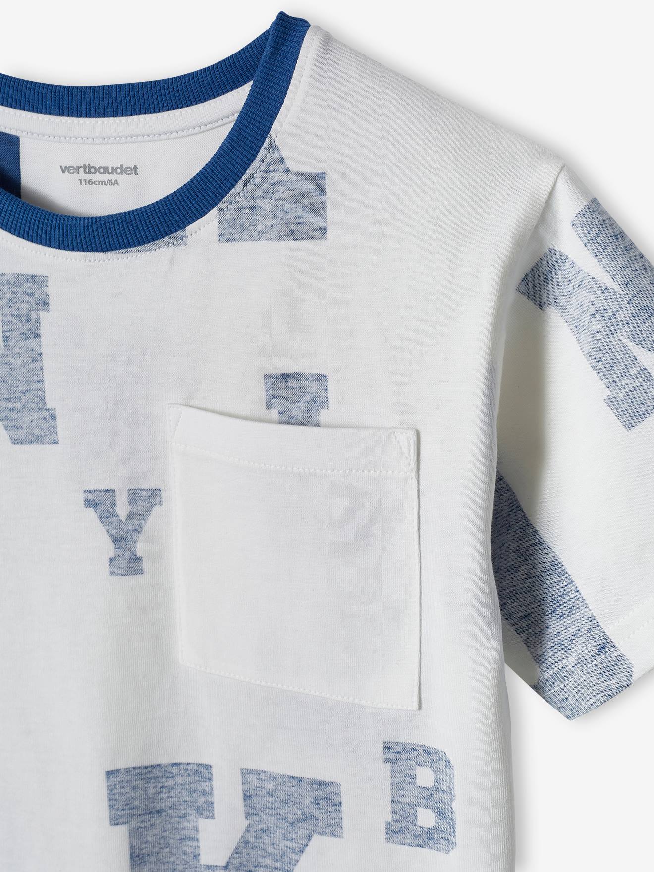 Camiseta esportiva branca com letras grandes para meninos