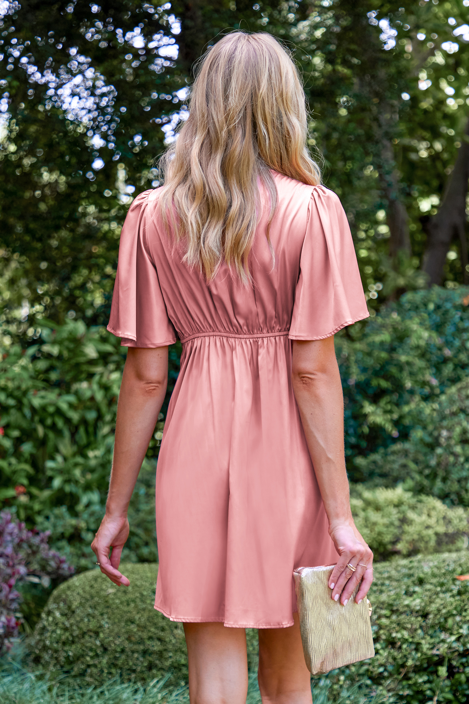 Robe mini avec col surplis et manches évasées