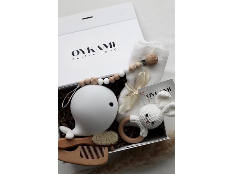 Oykami Geschenkset Athen Weiss mit Wal Geschenkbox zur Geburt