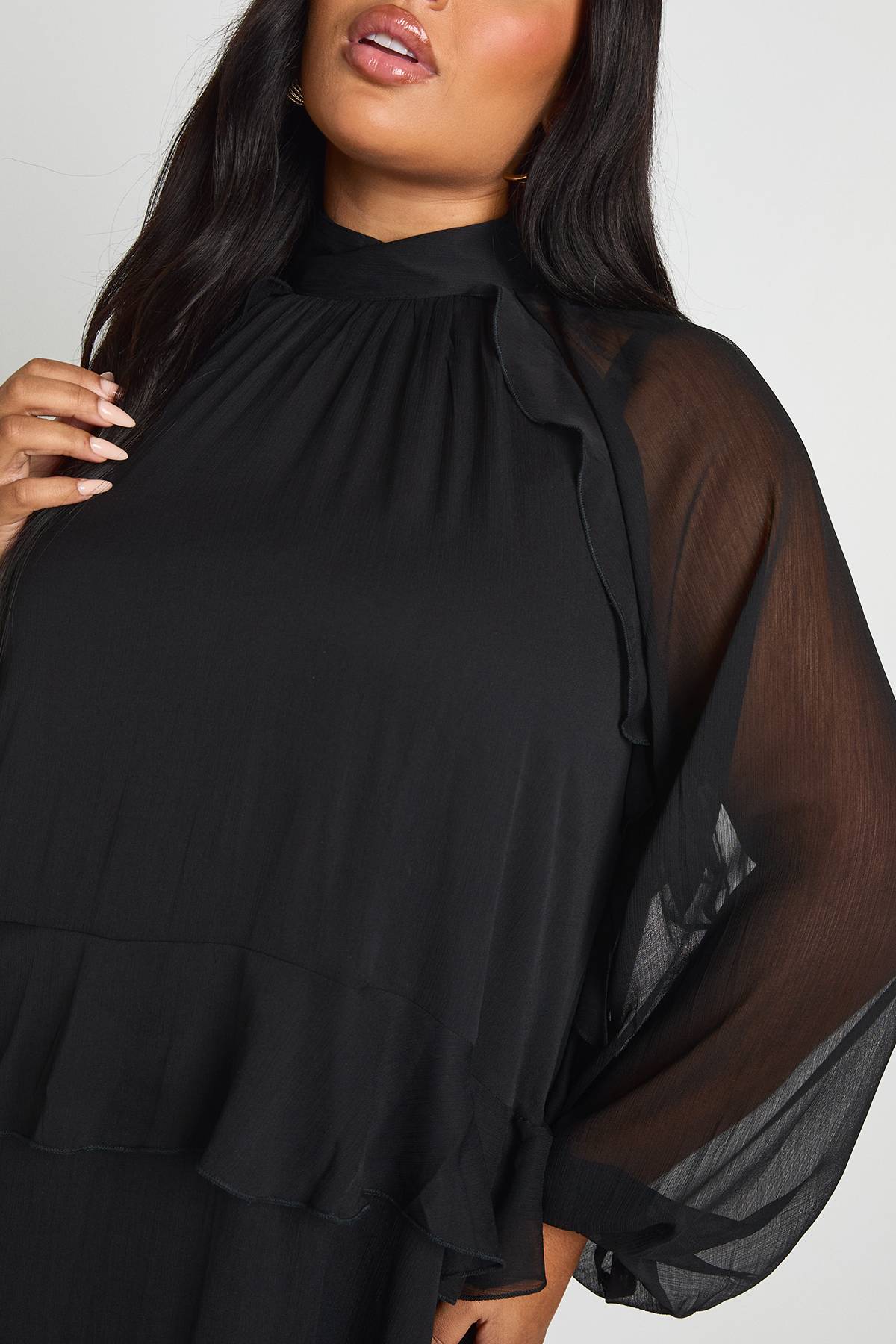 boohoo Plus robe smock en chiffon à volants