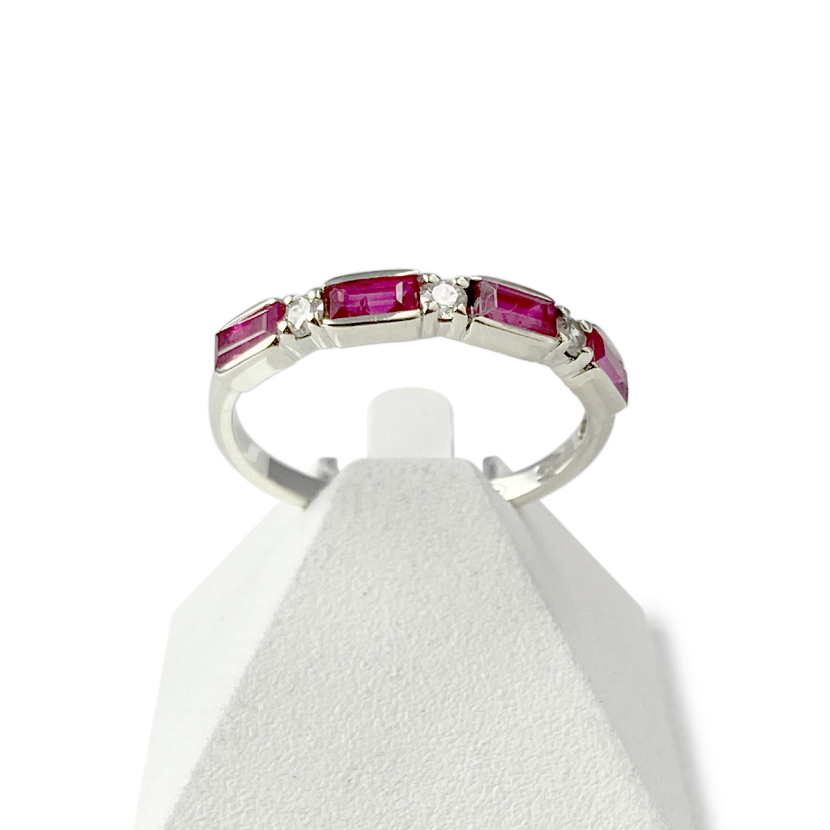 Bague d'occasion or 375 blanc rubis et diamants