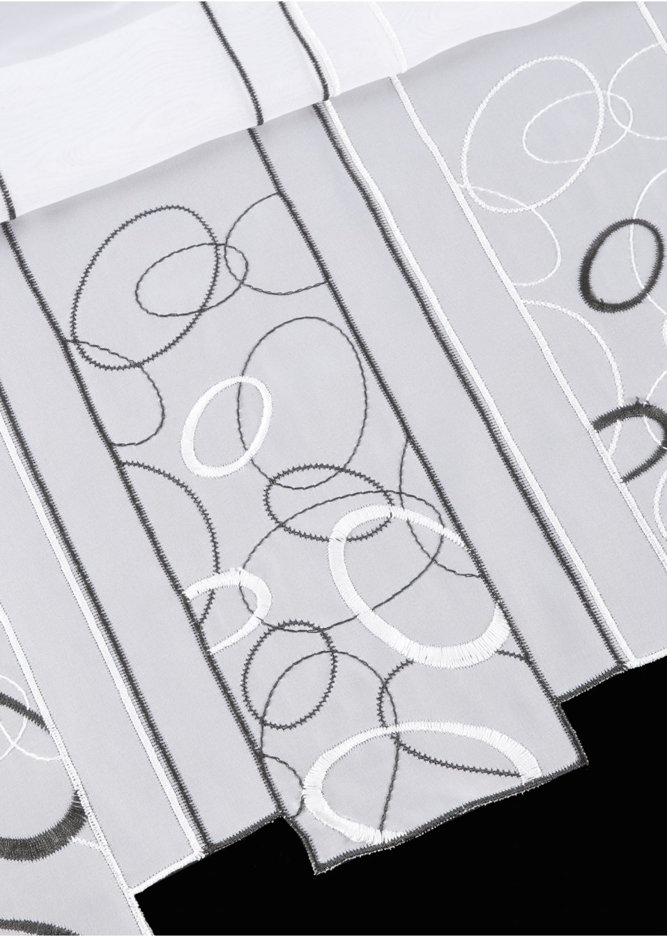 Store brodé avec clips