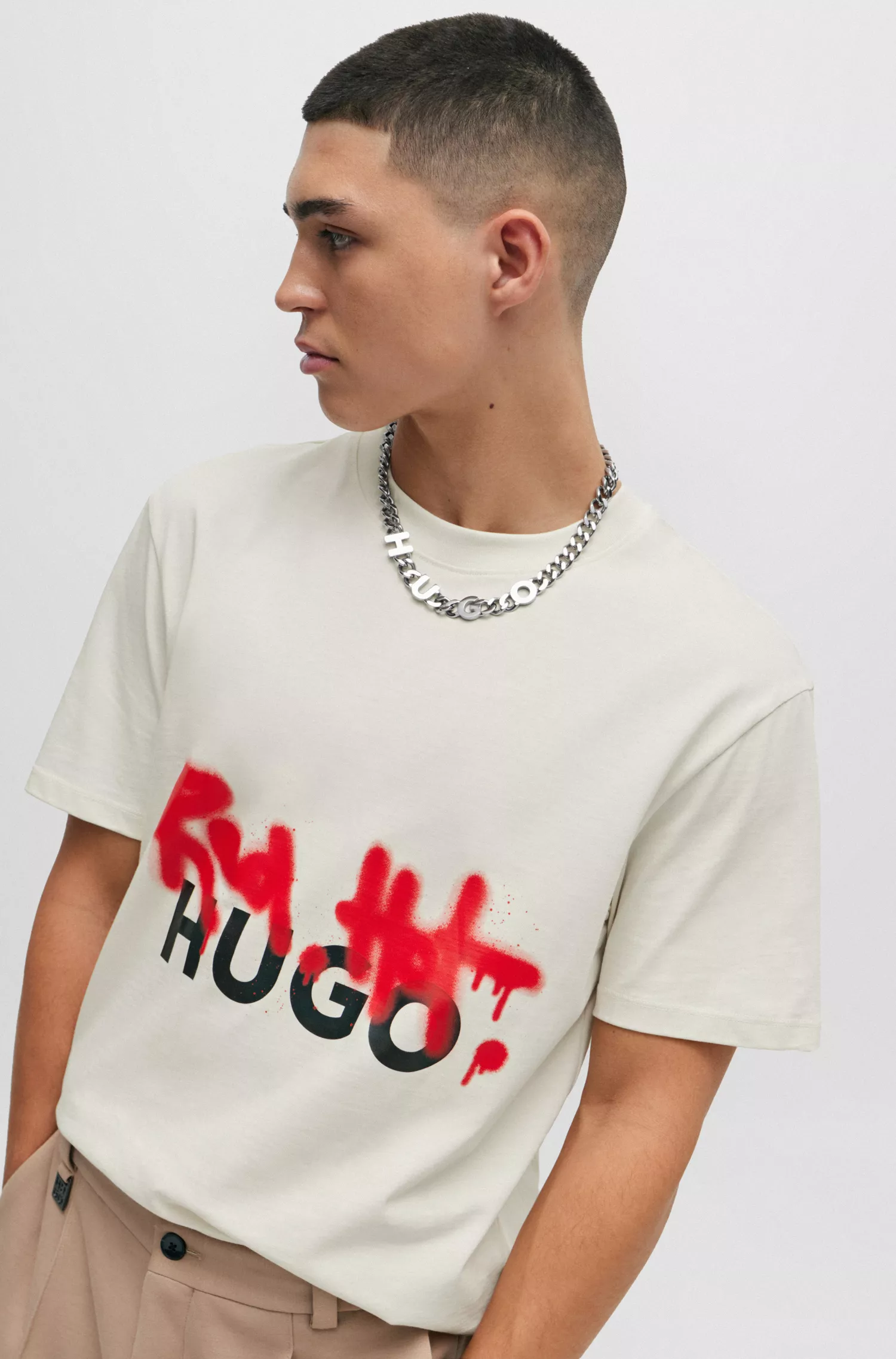 Camiseta HUGO vermelha de modelagem relaxada em algodão com estampa em spray.