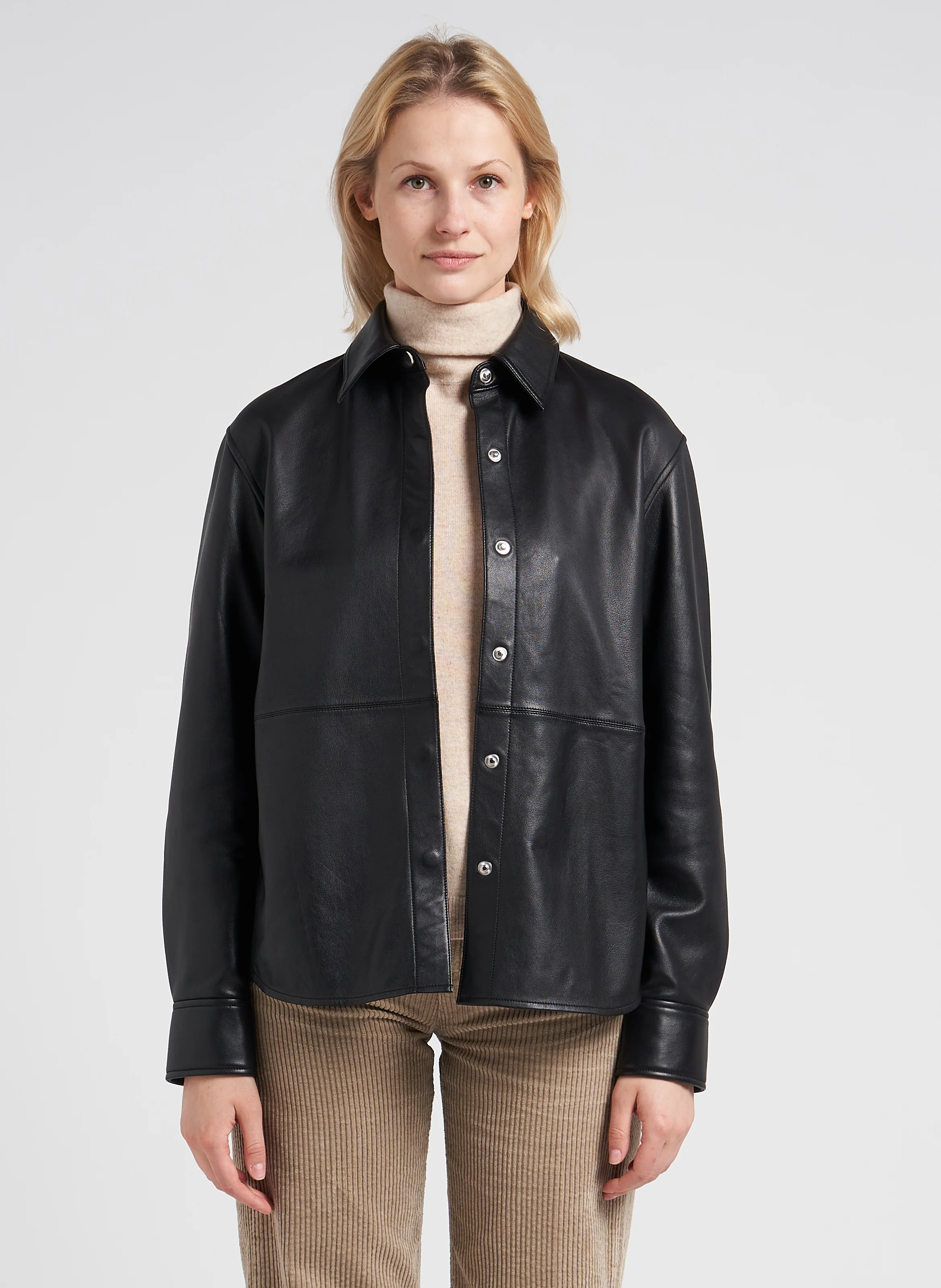 FEATHER - Chemise col classique oversize en cuir | Noir