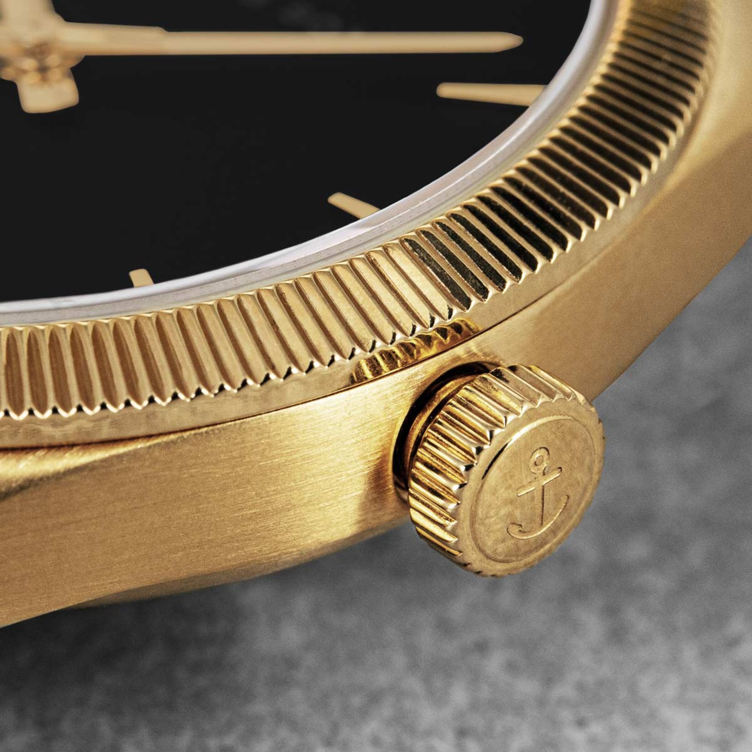 Crush Gold Black Steel