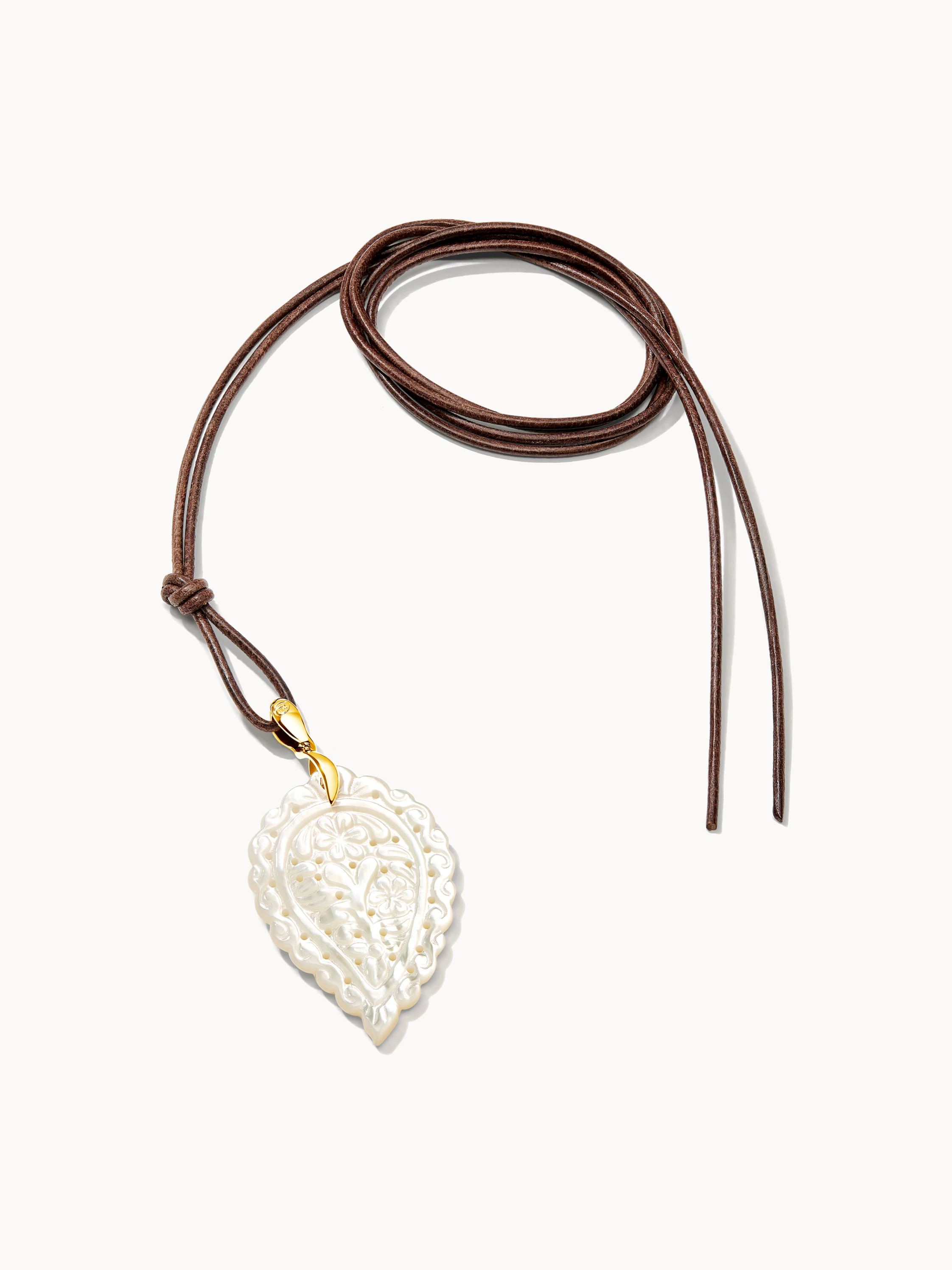 TAMARA COMOLLI Anhänger PENDANT INDIA MEDIUM MOTHER OF PEARL WHITE aus 18 Karat Gelbgold und Perlmutt
