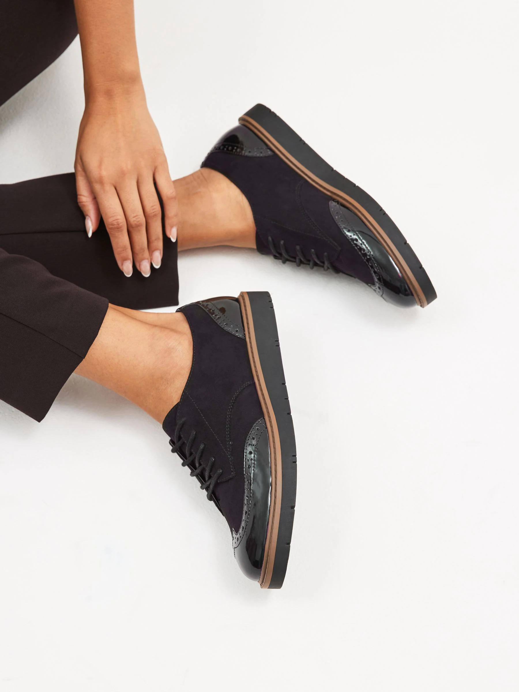 Zwart - Brogue Lace Up Chunky Sole Shoes
