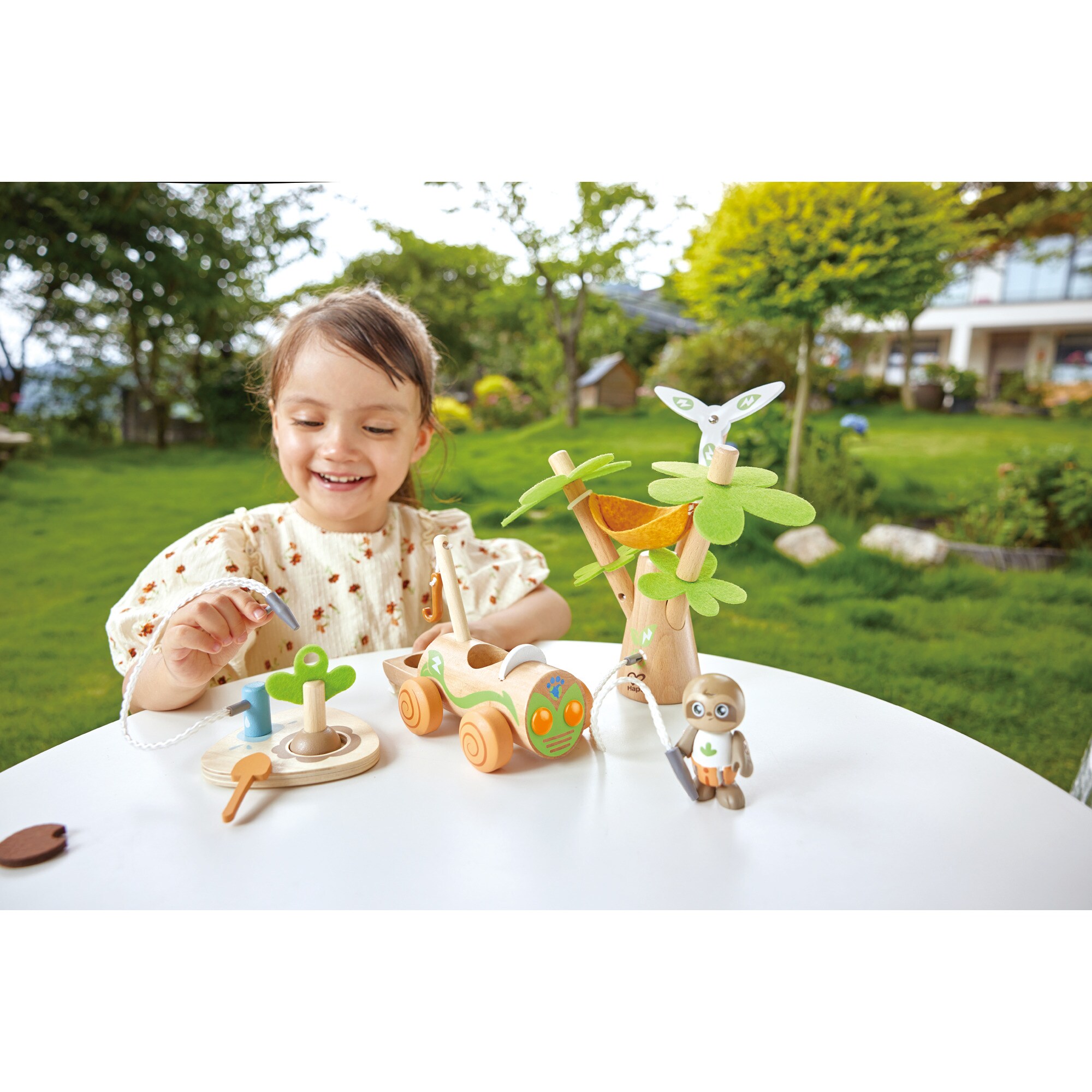 HAPE Spielfahrzeug Bäume pflanzen mit dem E-Auto