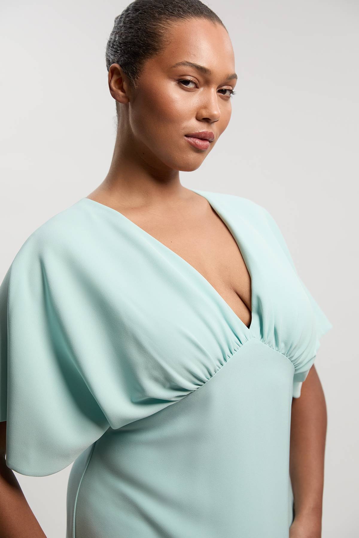 KarenMillen Robe Maxi Grande Taille À Manches Cascade Et Coupe Ajustée Douce