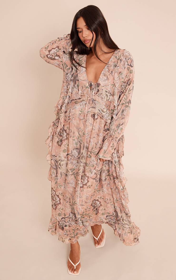 Rose Pâle Robe Longue À Imprimé Fleuri Avec Décolleté Plongeant Et Volants Extrêmes