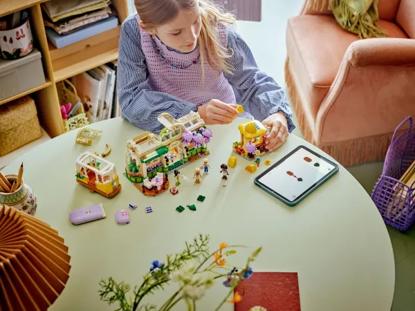 LEGO Friends 42671 Plantecafé og blomsterbutik