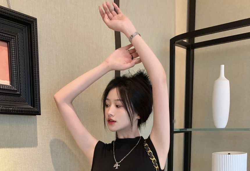 Moon City - T-shirt met capuchon, mockneck, effen slim fit en cropped pasvorm / mini-kokerrok met hoge taille en riem met ringen