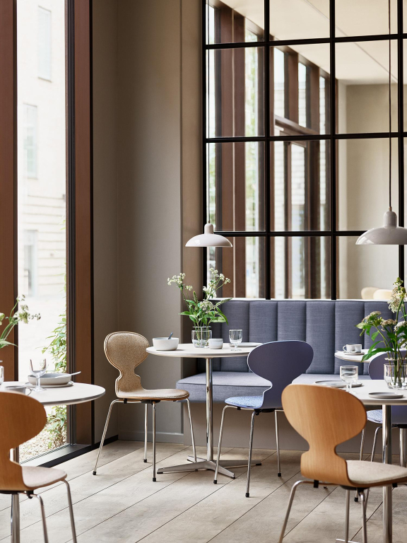 Fritz Hansen Ant 3-poot stoel chrome onderstel Vanir 193