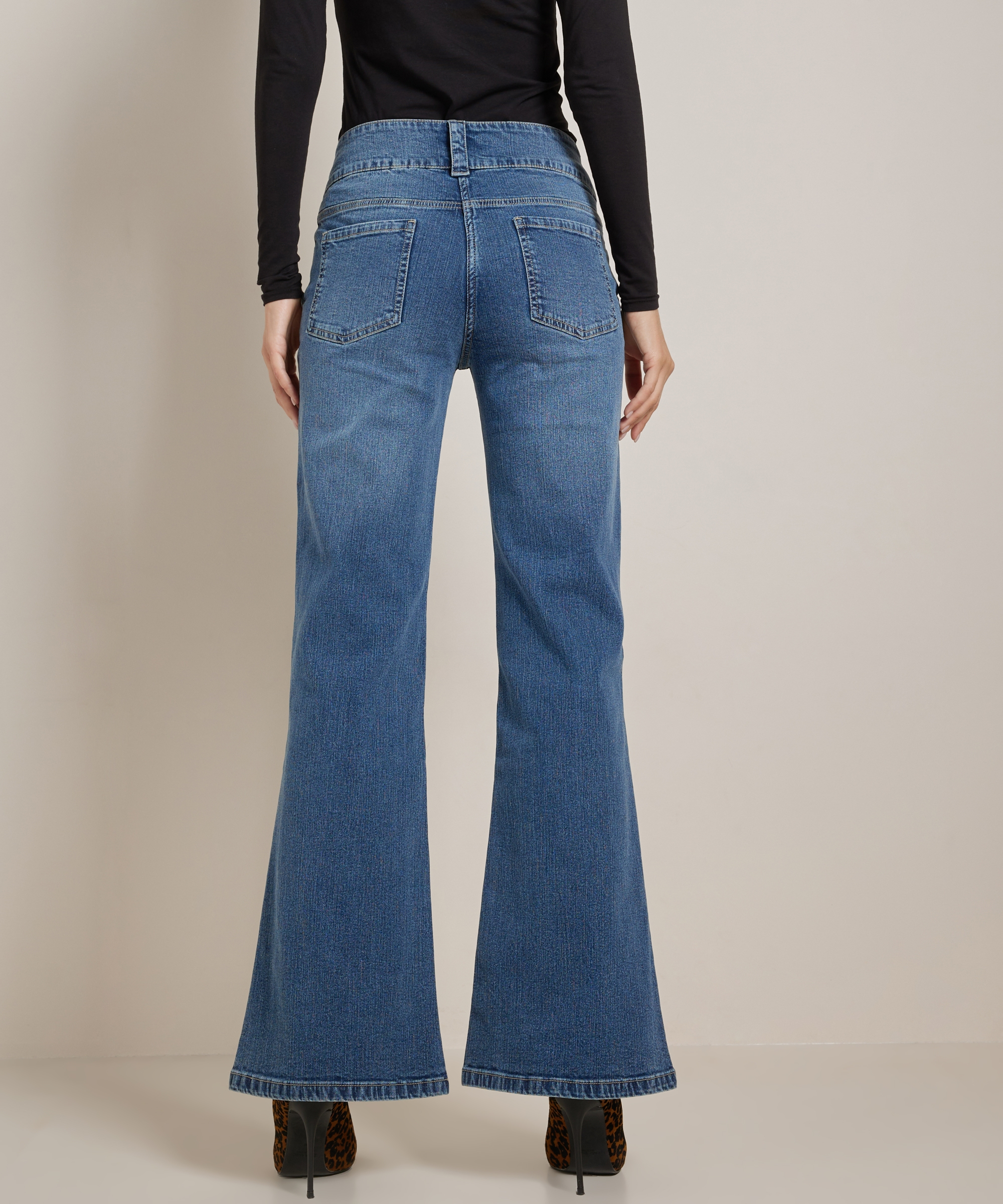 wide fit stretch jeans met knopen