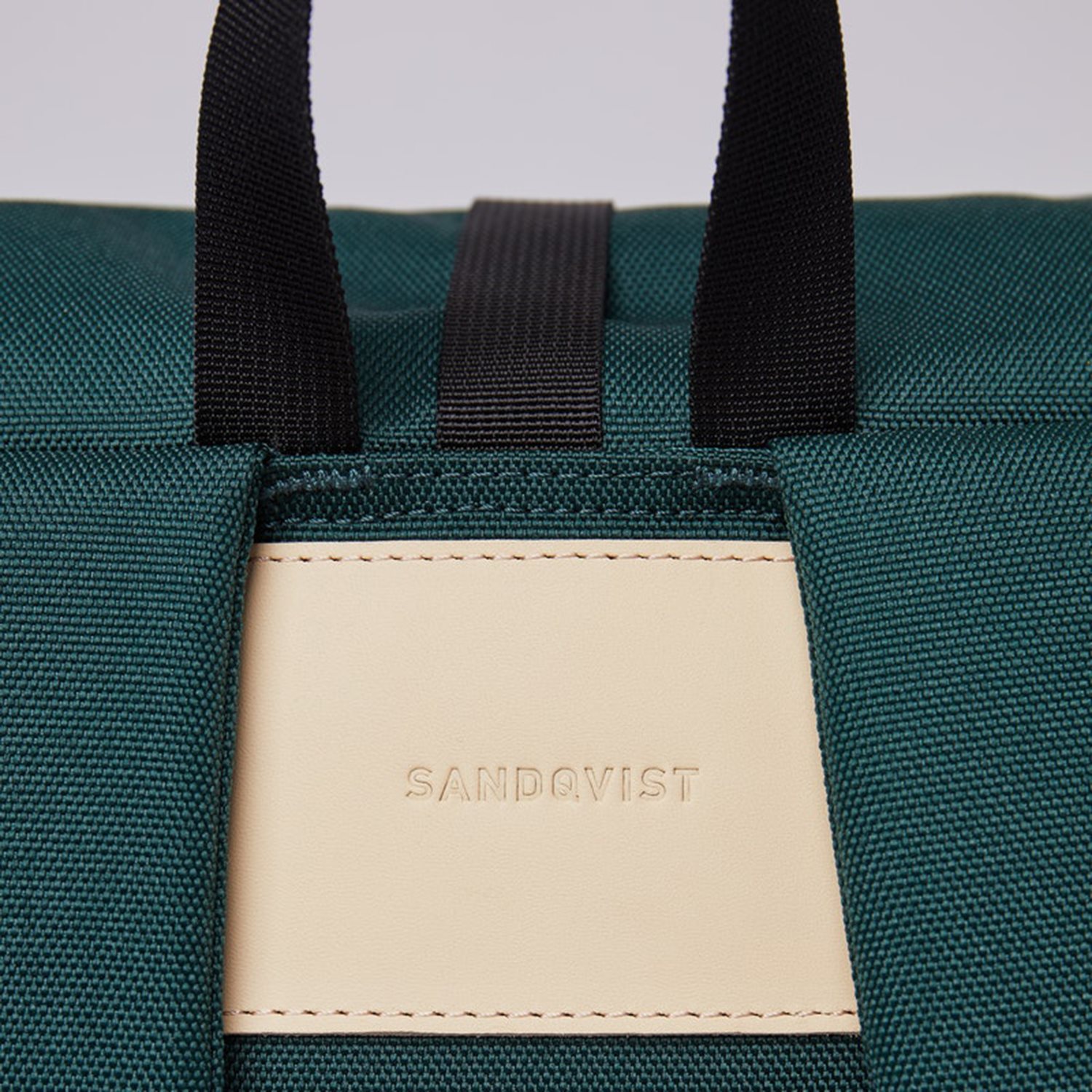 Sandqvist Ilon Backpack dark green with natural leather
