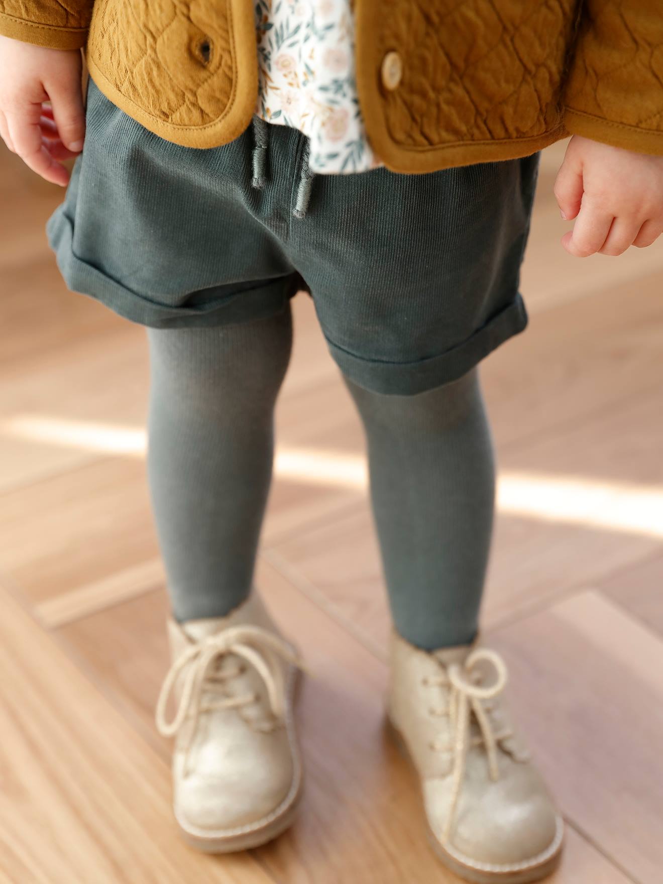 Conjunto de 3 peças para bebê menina, camiseta, shorts de veludo cotelê e faixa de cabelo, verde escuro liso.