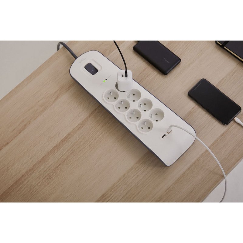 Multiprise parafoudre 8 prises + 2 USB A blanche Belkin