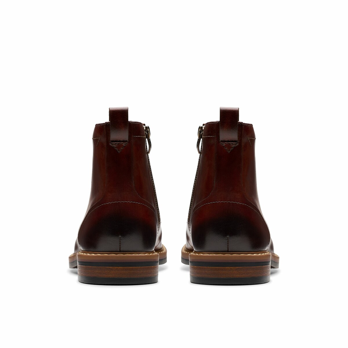 CLARKS<br>Botas de couro Aldwin com cadarços