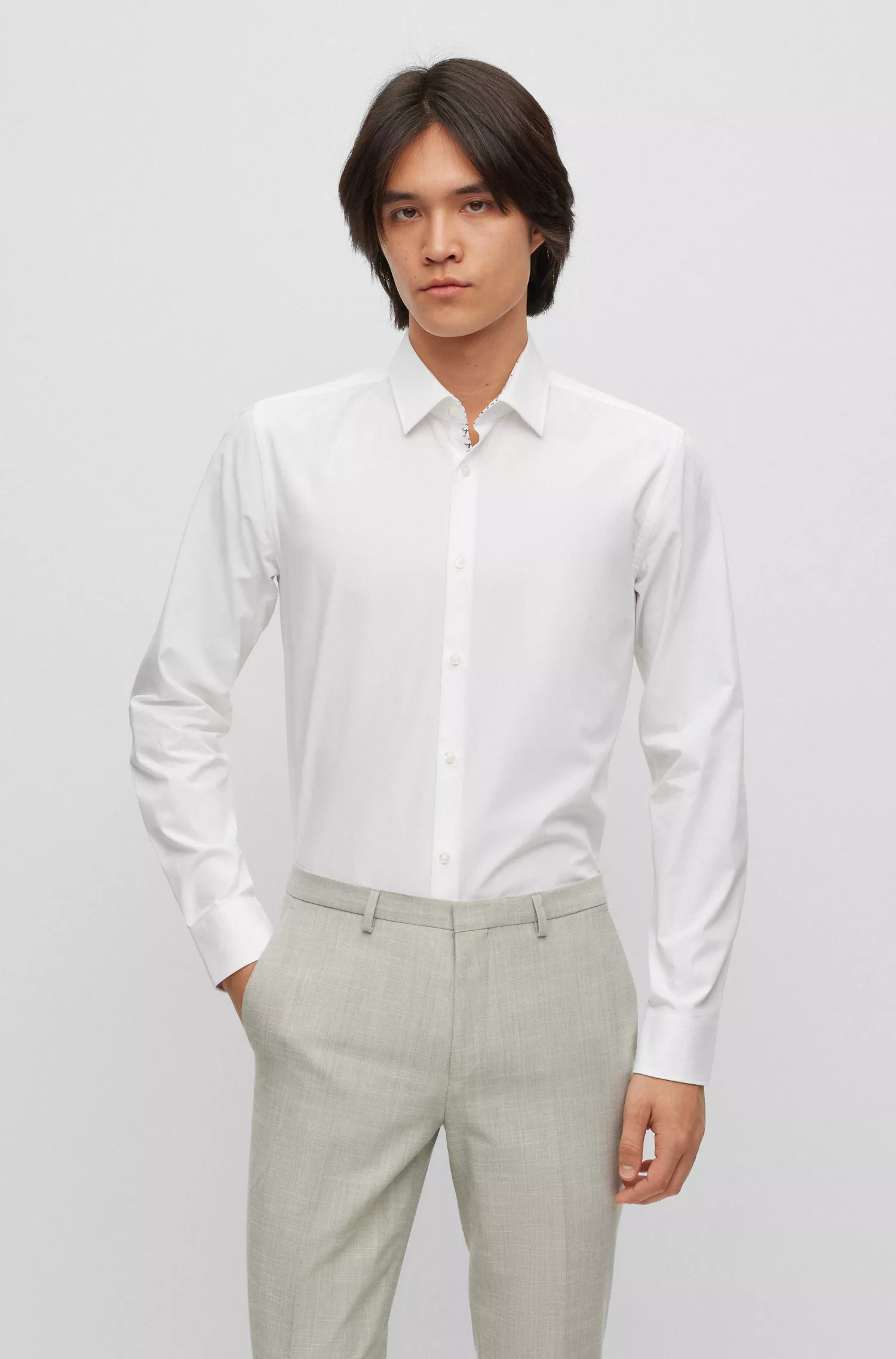 Camisa HUGO vermelha, extra slim fit, em popeline de algodão fácil de passar.