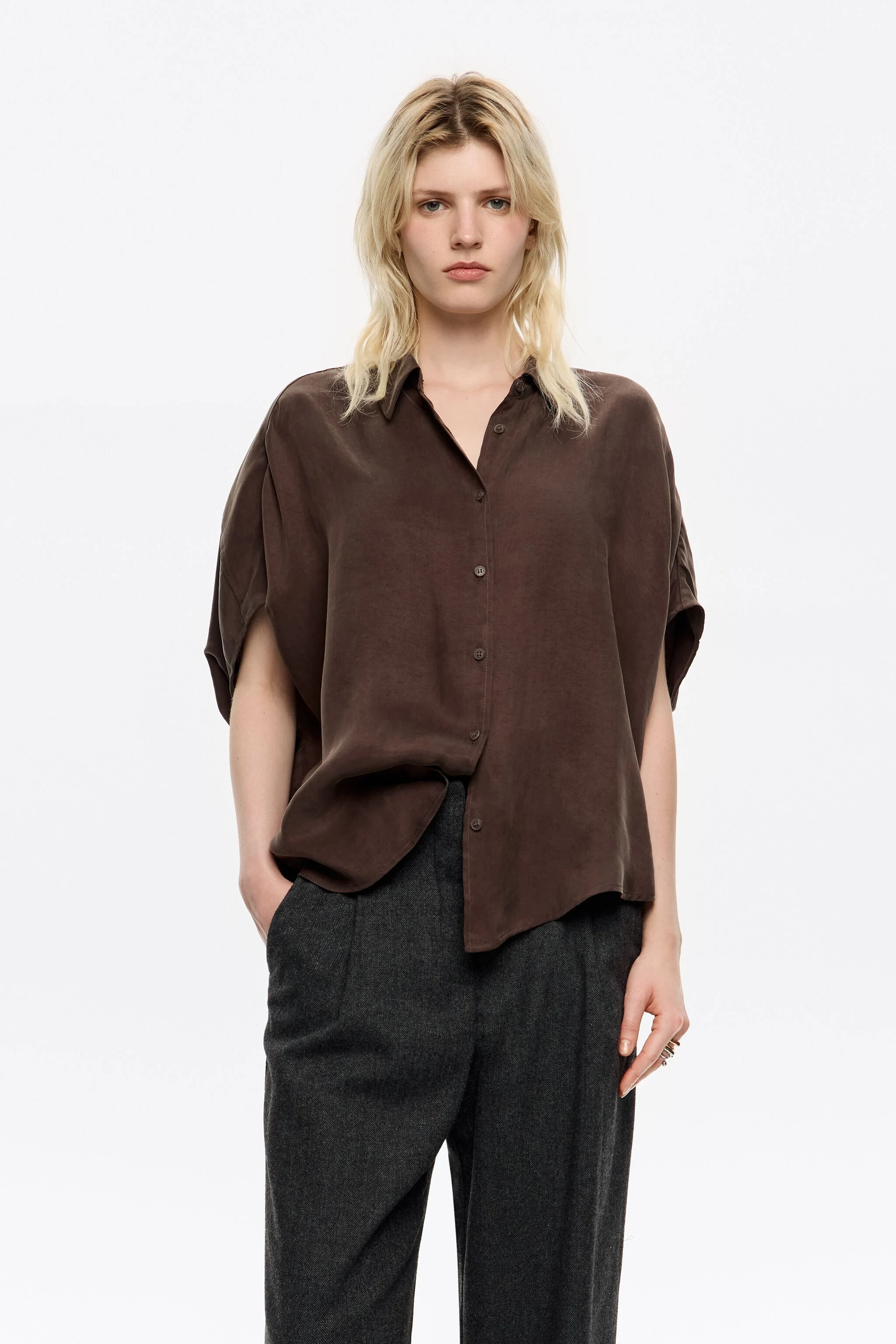 camisa capa fluida marrom escura