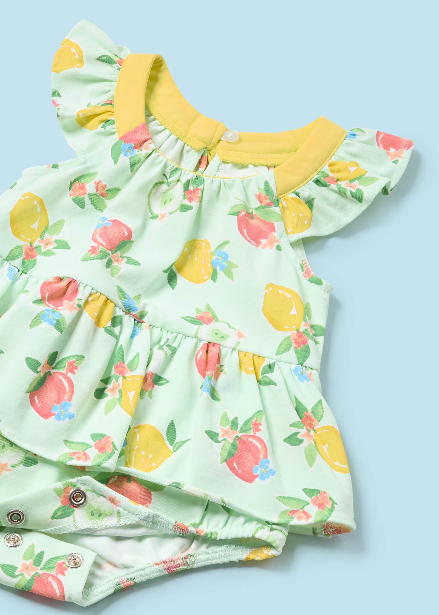 Macacão Better Cotton Juicy para recém-nascido com faixa de cabeça e estampa de frutas.