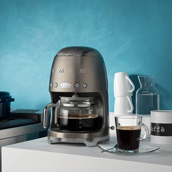 Machine à café Filtre chrome 1050 W DCF02SSEU Smeg