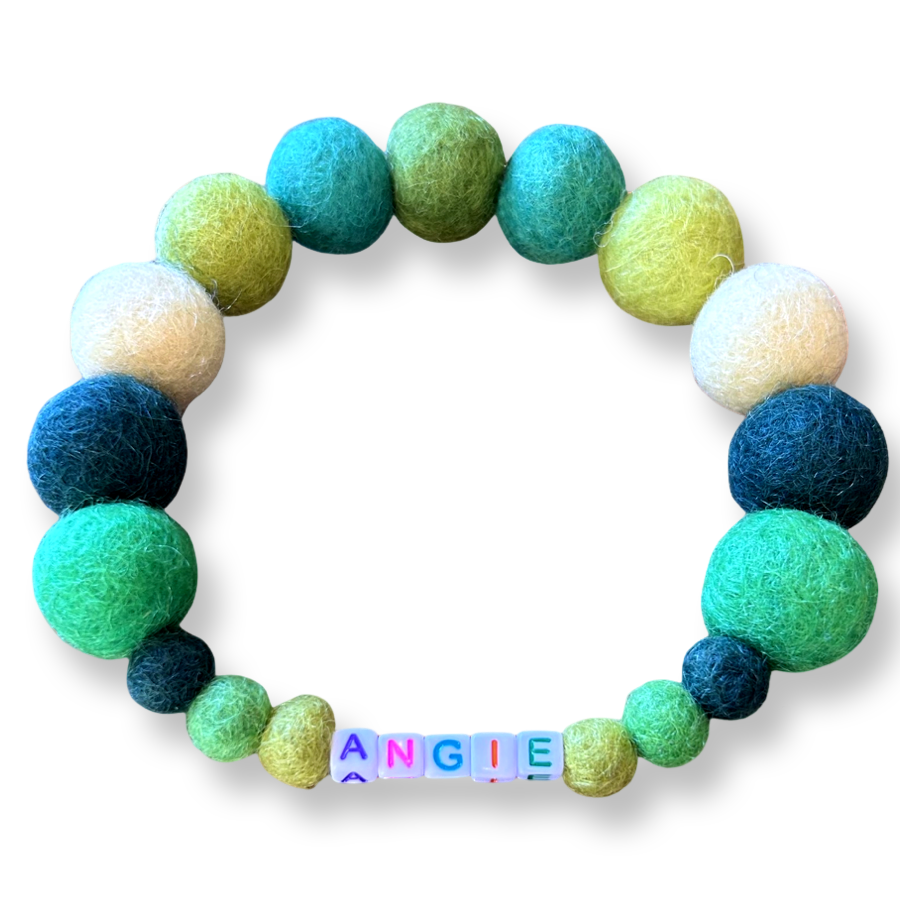 Coleira personalizada para cães com pompons