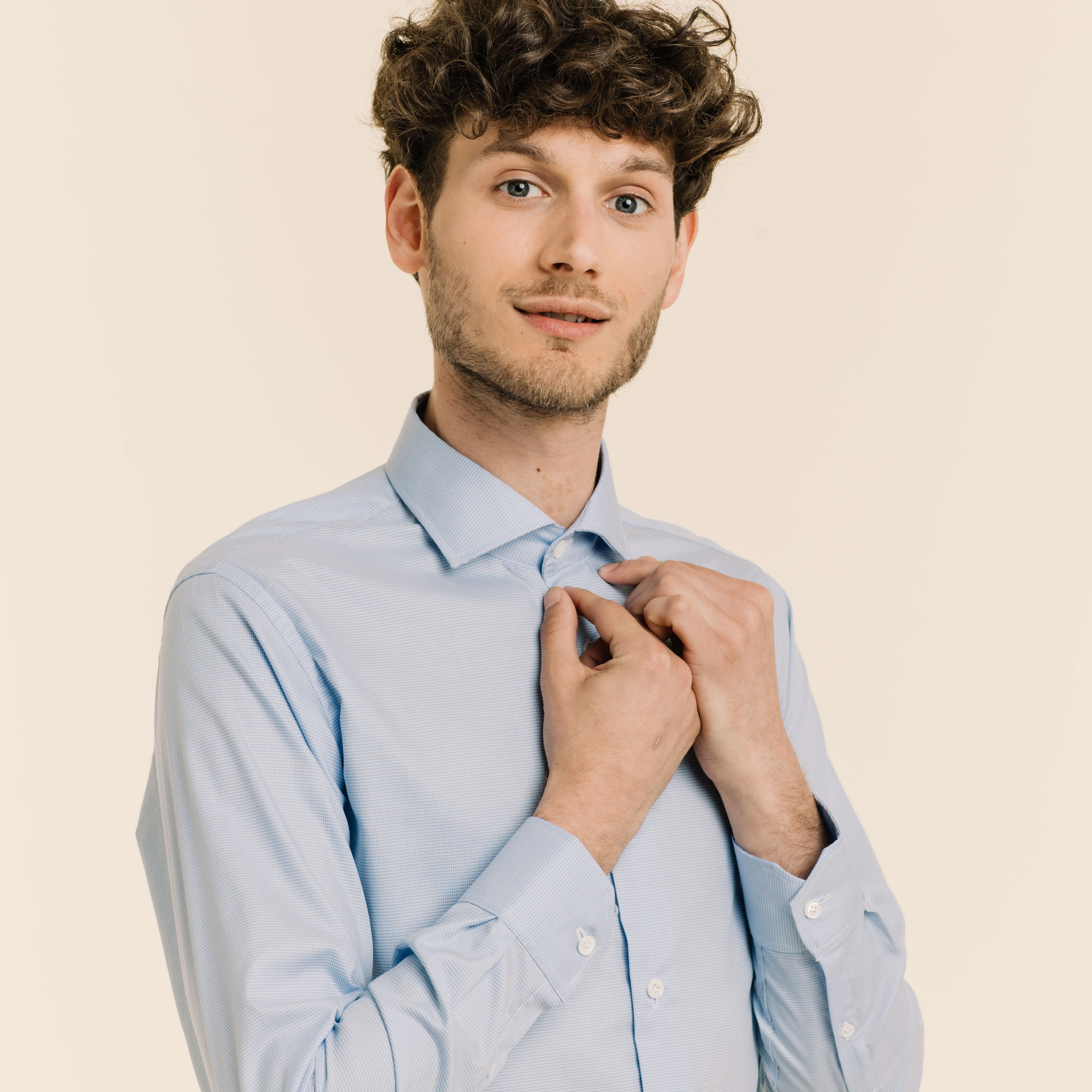 Premium fitted shirt in sky blue double-twisted flea-foot oxford