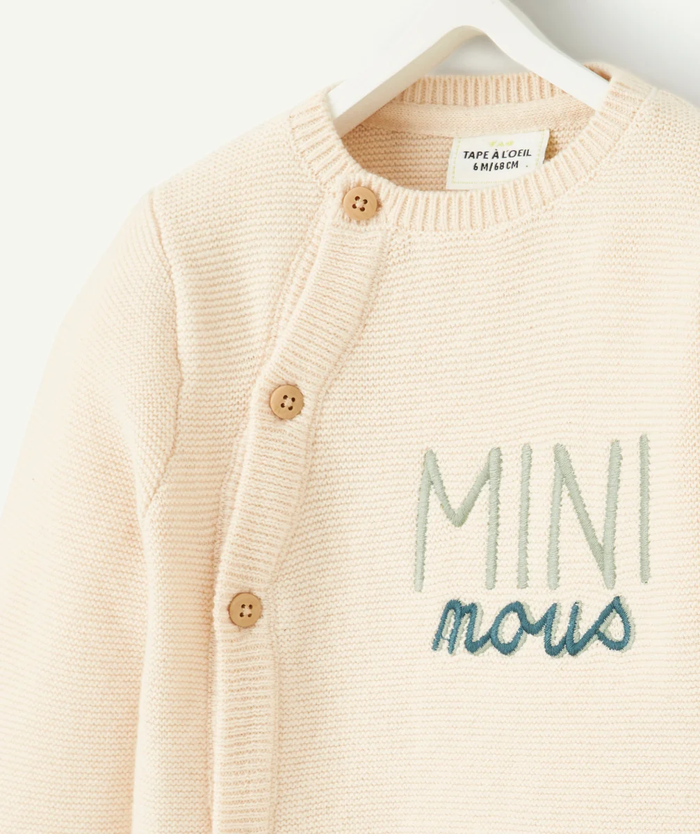 PULL BÉBÉ EN MAILLE BEIGE AVEC MESSAGE BRODÉ VERT