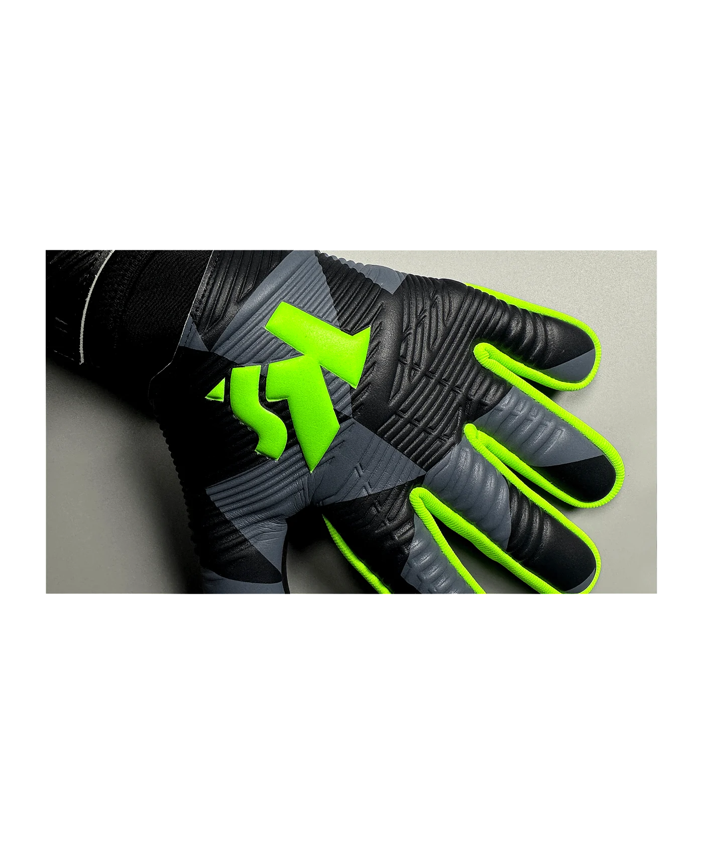 KEEPERsport Varan8 Zone NC Demon Torwarthandschuhe Schwarz